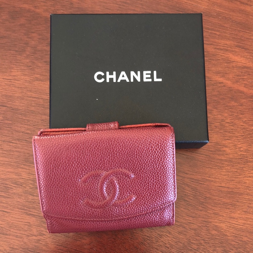 Chanel caviar leather wallet
